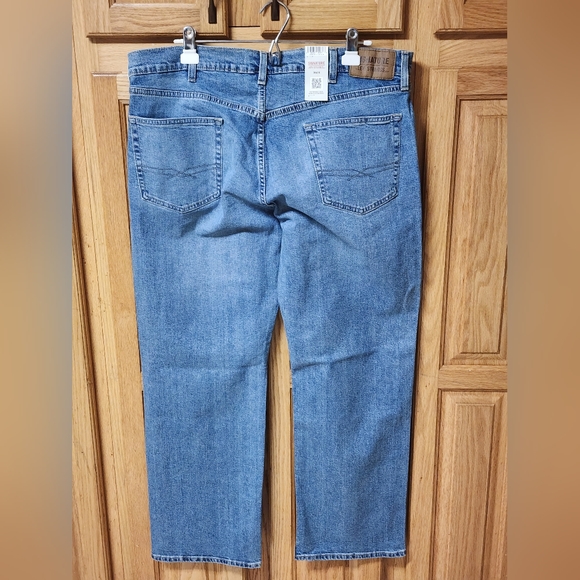 Levi Strauss Men's Blue Relaxed Fit Straight Jeans. Size 38x30 - Picture 2 of 4